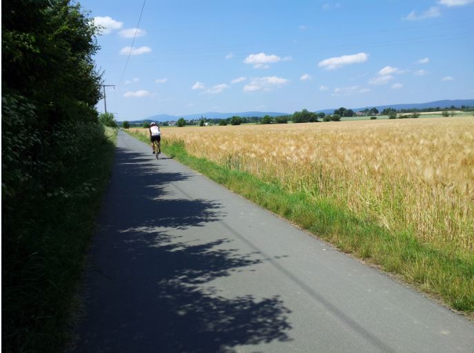 r4_cyclingtrack_alongrivernidda_90km_pushkala_w.jpg